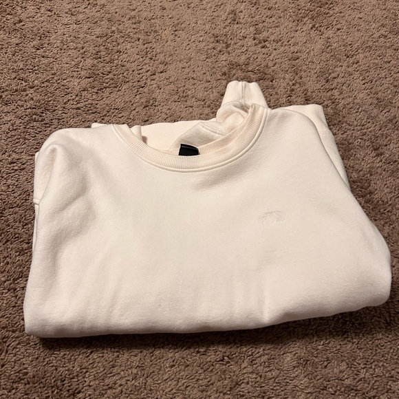 Women’s North Face Crew Neck - Picture 2 of 4